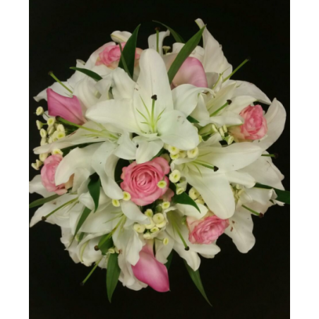 LYS ORIENTAL 24 TIGES COMPOSE DE 6 LYS STAR + 5 ROSES LOVELY + 5 MATRICAIRE + 3 ARUM + 5 SALLAL LYS ORIENTAL 24 TIGES COMPOSE DE 6 LYS STAR + 5 ROSES LOVELY + 5 MATRICAIRE + 3 ARUM + 5 SALLAL