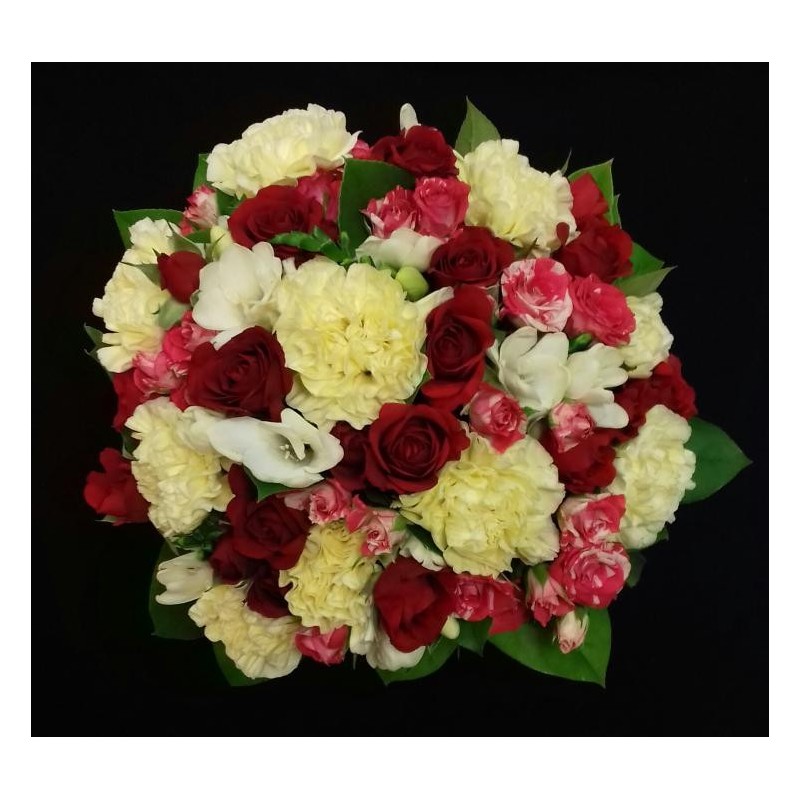 BOUQUET PROMOTION ROSE BUISSON 35 TIGES AVEC ROSE BUISSON PAR 10 FREESIA PAR 5 GROS OEILLET PAR 10 ET FEUILLAGE SALAL PAR 5